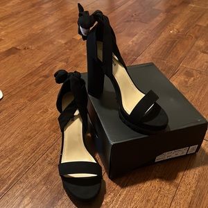 Plot twist heel black new in box size 8